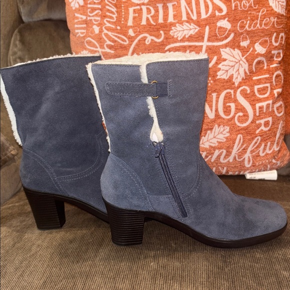 Clarks Bendables Blue Suede Navy Ankle Boots- 6.5 - Picture 2 of 7